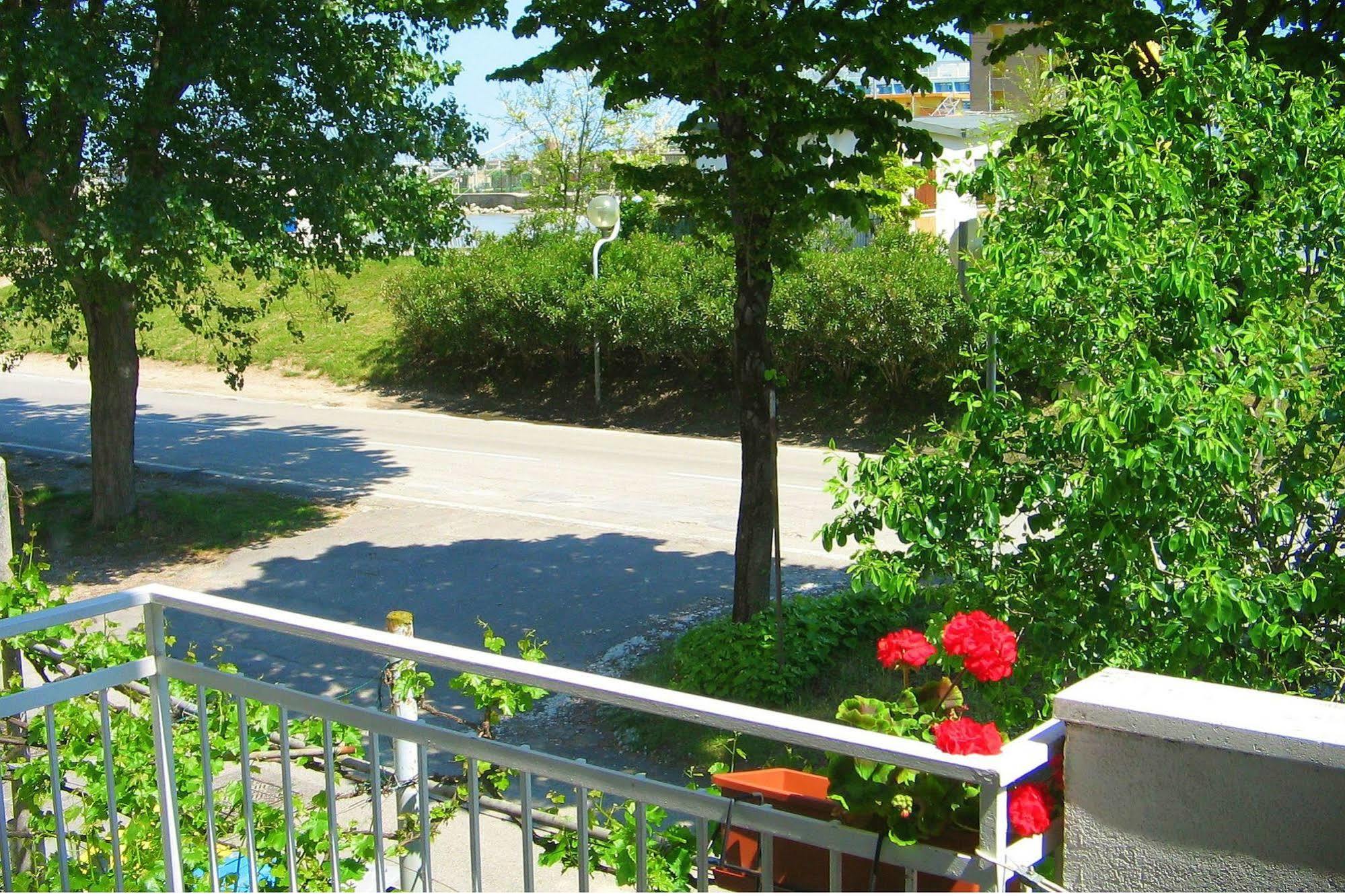 Villa Lauda B&B Rimini Extérieur photo