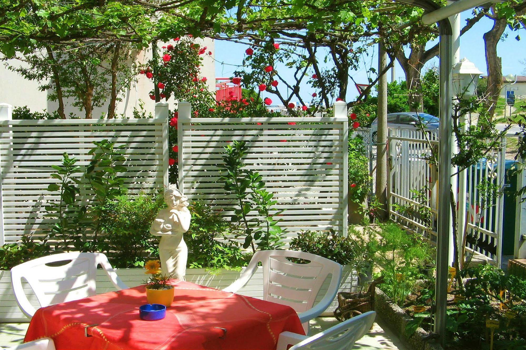 Villa Lauda B&B Rimini Extérieur photo