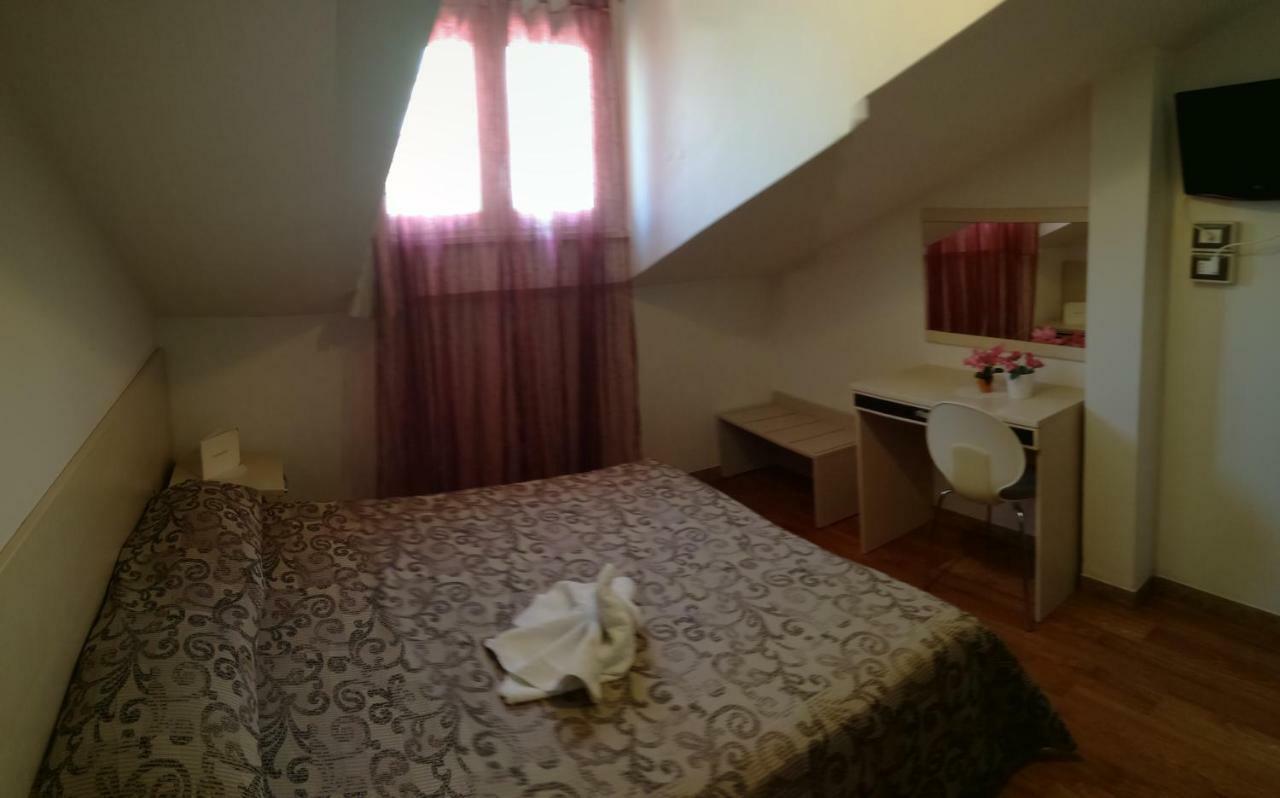 Villa Lauda B&B Rimini Extérieur photo